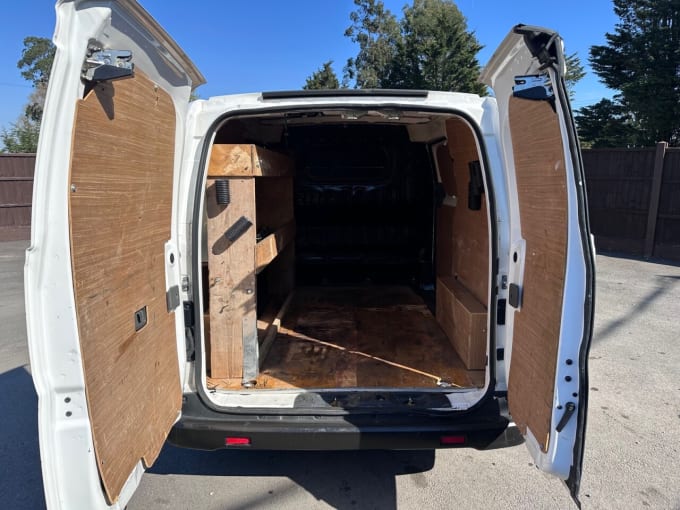 2025 Nissan Nv200