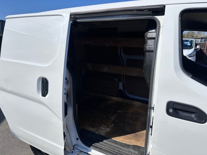 2025 Nissan Nv200