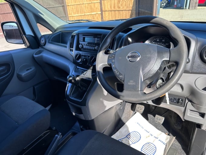 2025 Nissan Nv200