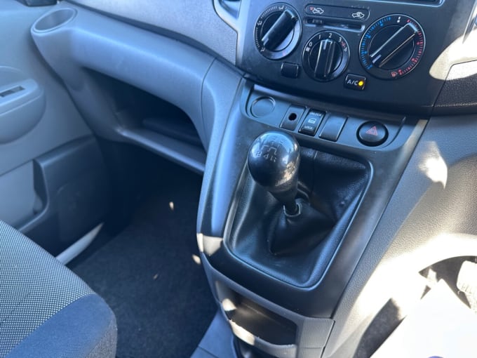 2025 Nissan Nv200