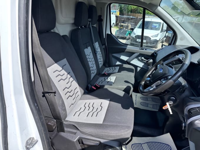 2025 Ford Transit Custom
