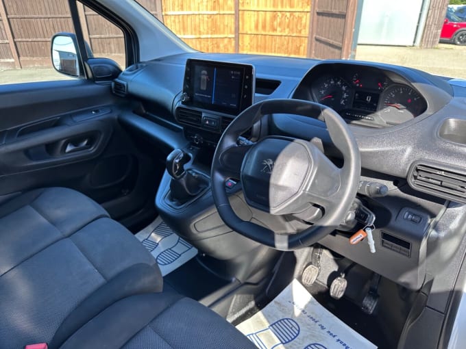 2025 Peugeot Partner