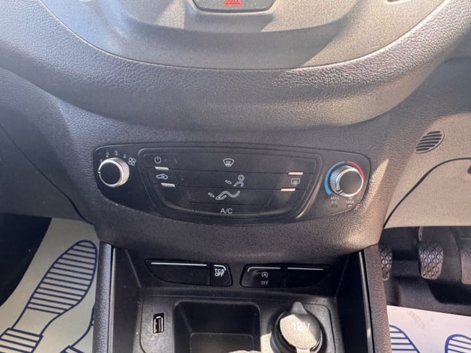 2025 Ford Transit Courier
