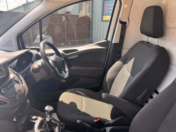 2025 Ford Transit Courier
