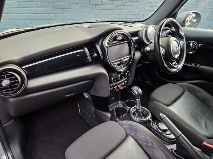2025 Mini Hatch