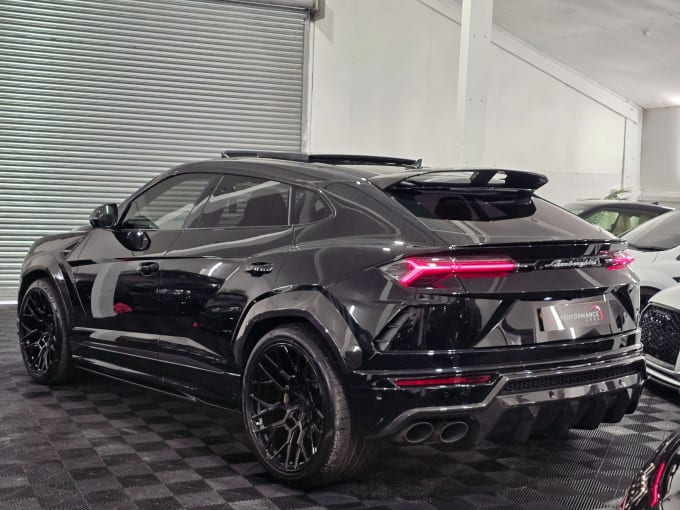 2025 Lamborghini Urus