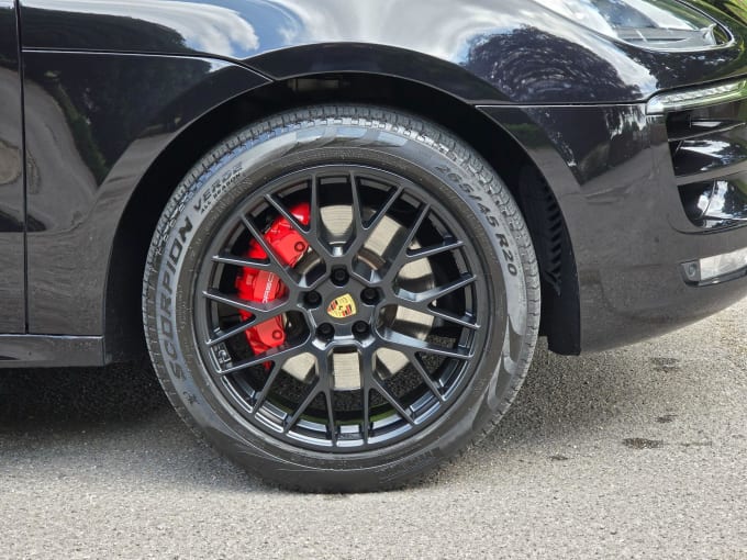 2025 Porsche Macan