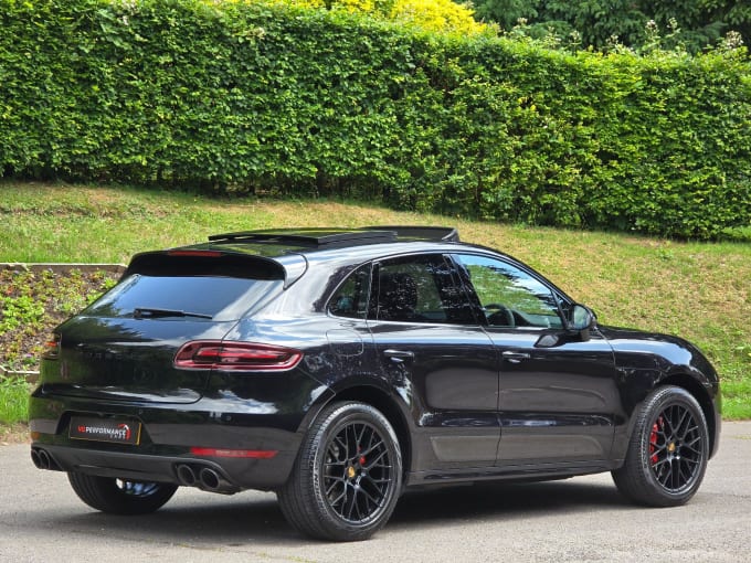 2025 Porsche Macan