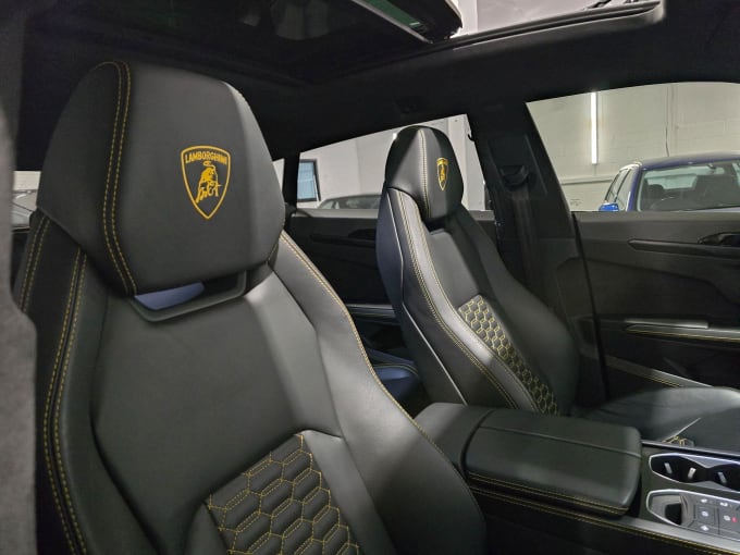 2025 Lamborghini Urus