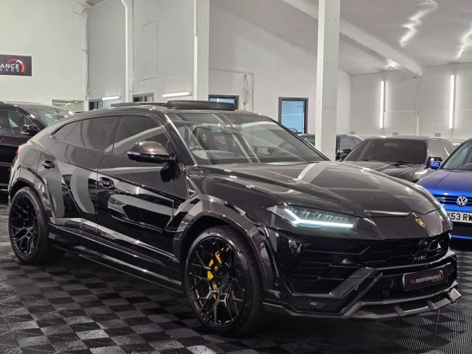 2025 Lamborghini Urus