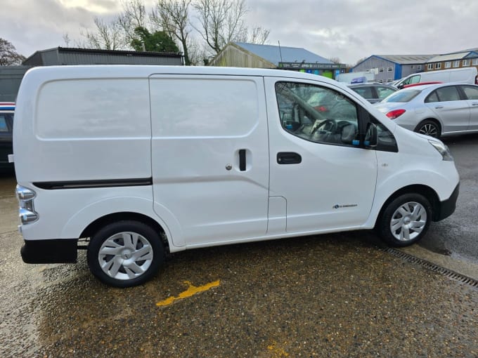 2024 Nissan Nv200