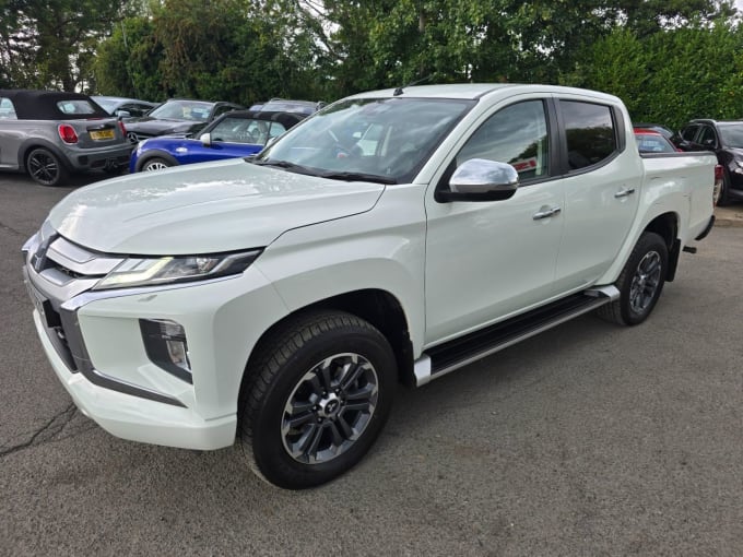 2025 Mitsubishi L200