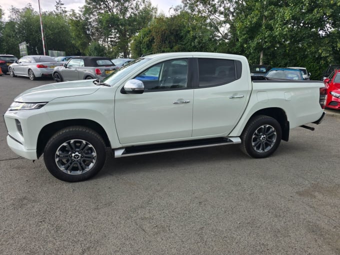 2025 Mitsubishi L200