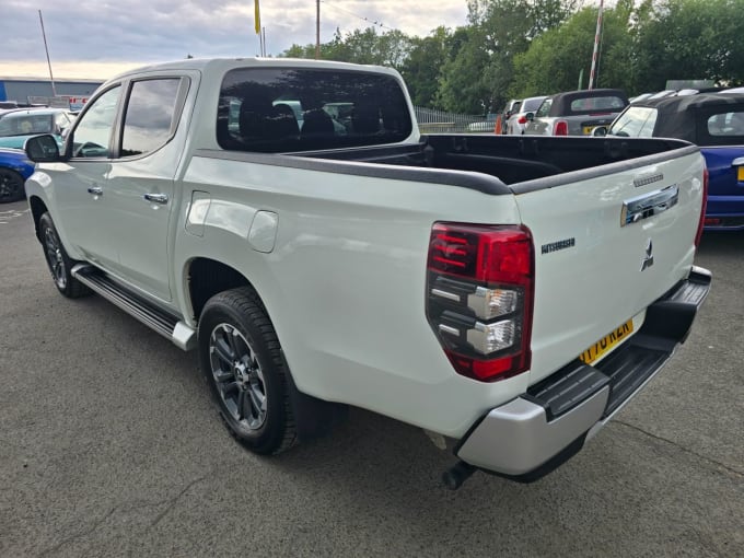 2025 Mitsubishi L200