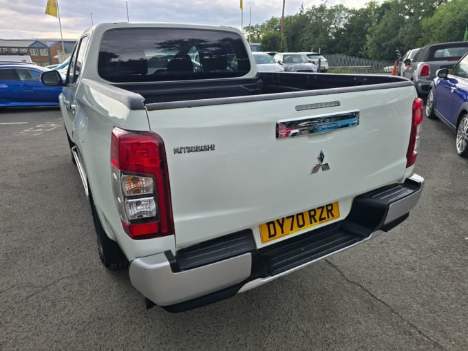 2025 Mitsubishi L200