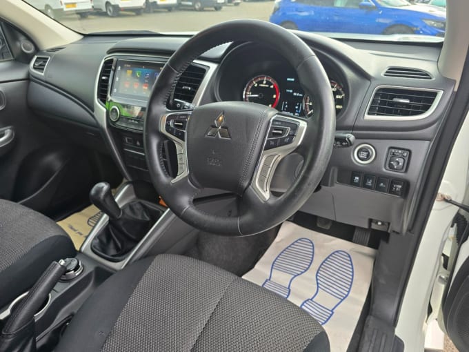 2025 Mitsubishi L200