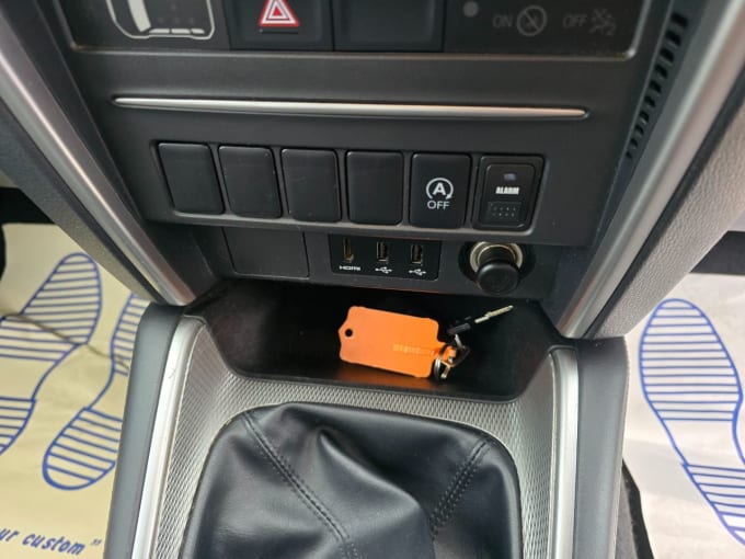 2025 Mitsubishi L200