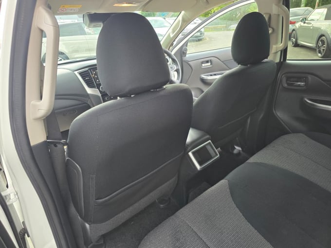 2025 Mitsubishi L200