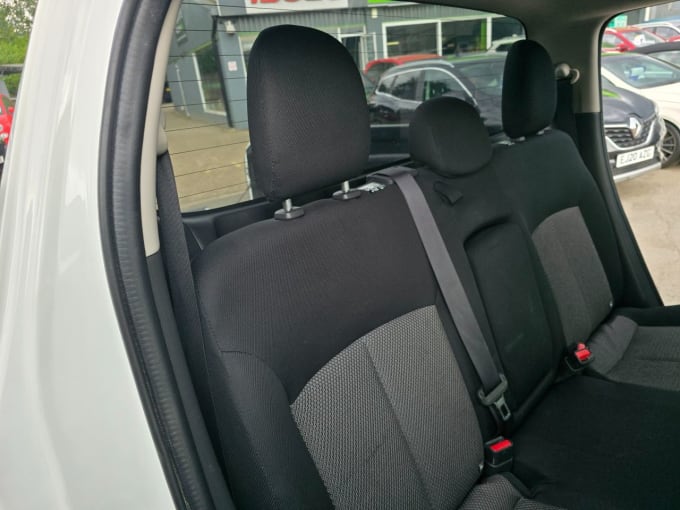 2025 Mitsubishi L200