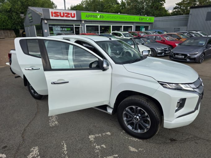2025 Mitsubishi L200