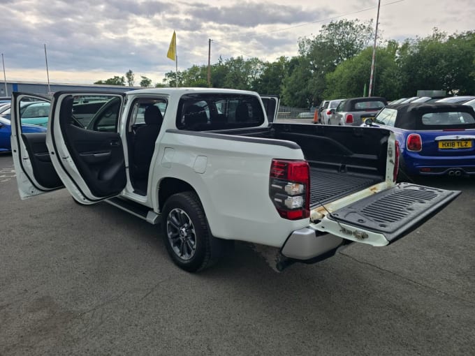 2025 Mitsubishi L200