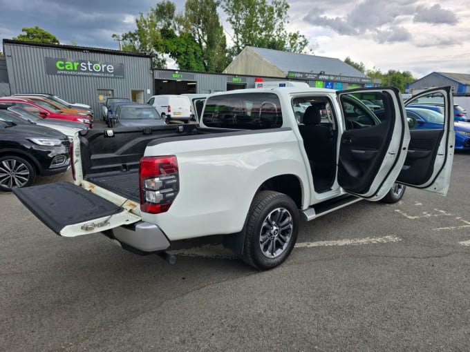 2025 Mitsubishi L200