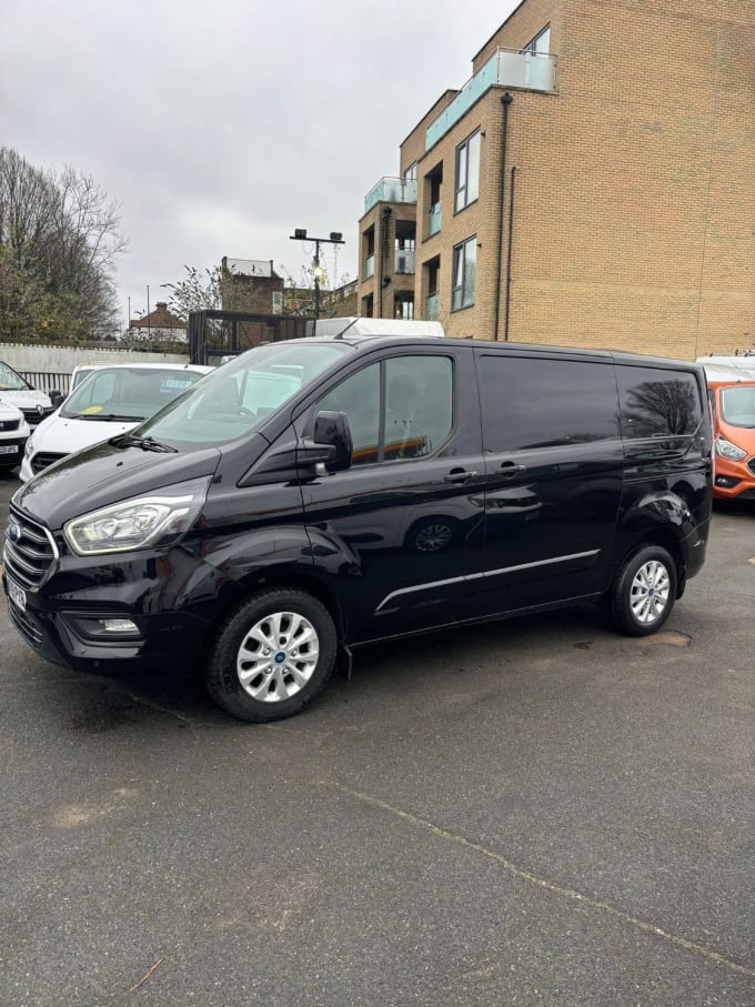 2025 Ford Transit Custom