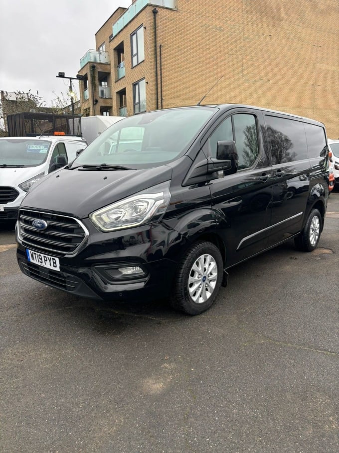 2025 Ford Transit Custom