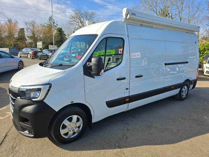 2025 Renault Master