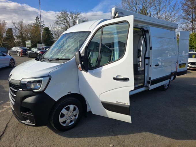 2025 Renault Master