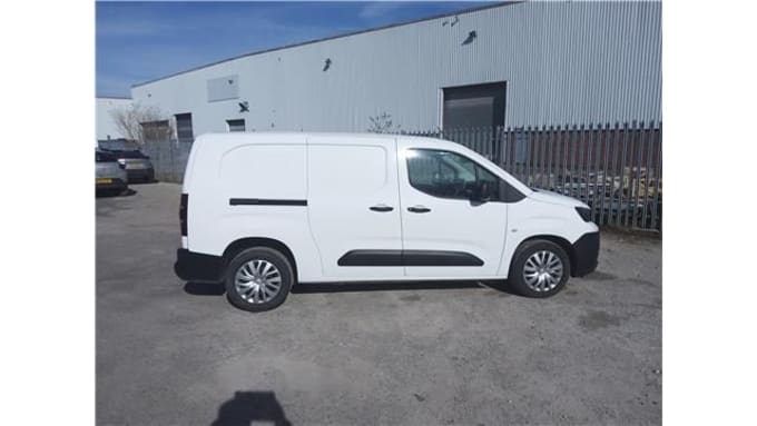 2025 Peugeot Partner