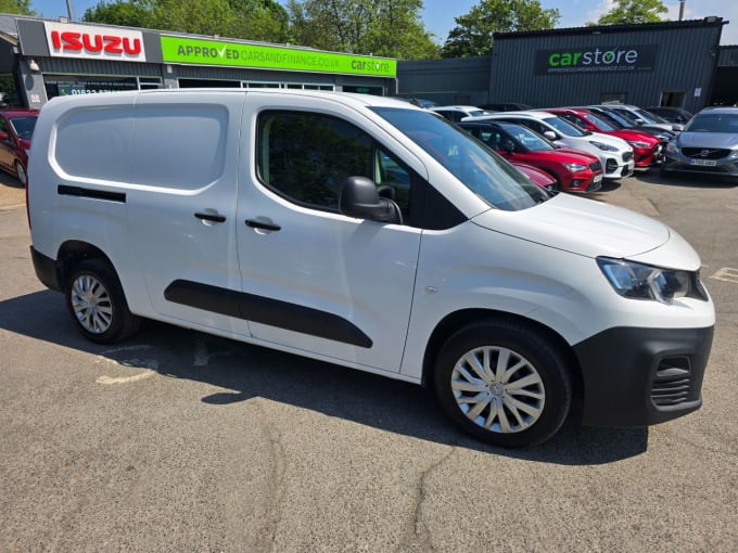 2025 Peugeot Partner
