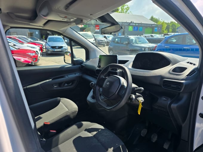 2025 Peugeot Partner