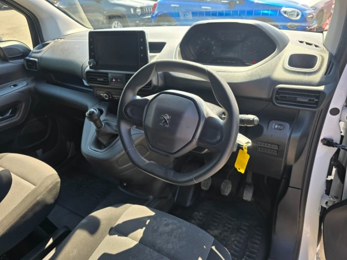 2025 Peugeot Partner