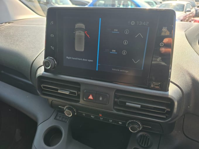 2025 Peugeot Partner
