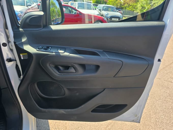 2025 Peugeot Partner