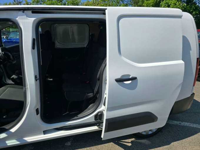 2025 Peugeot Partner