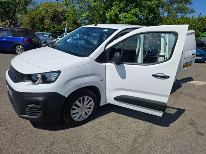 2025 Peugeot Partner