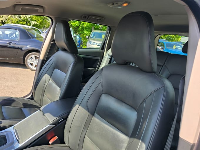 2025 Volvo V70