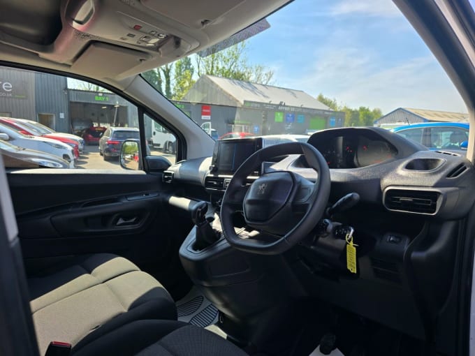 2025 Peugeot Partner