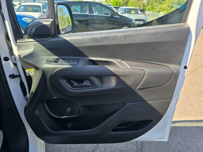 2025 Peugeot Partner