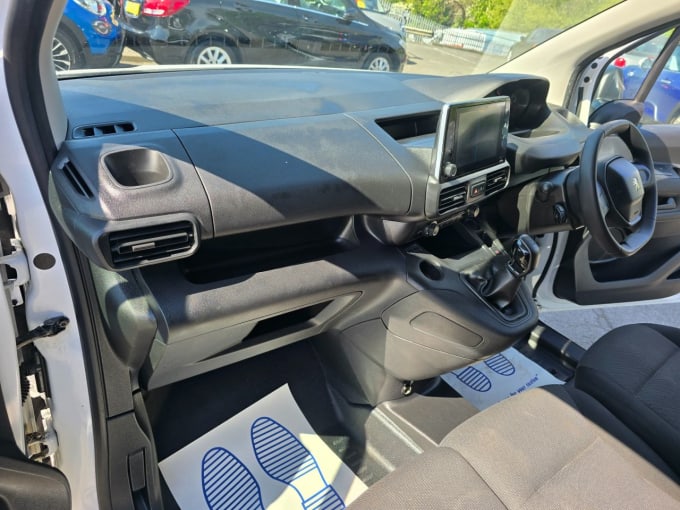 2025 Peugeot Partner
