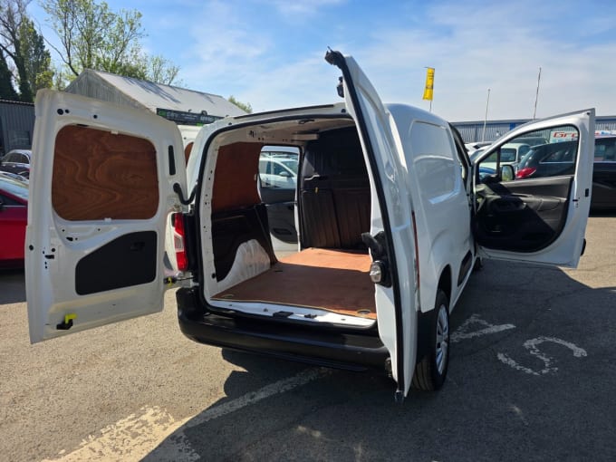 2025 Peugeot Partner