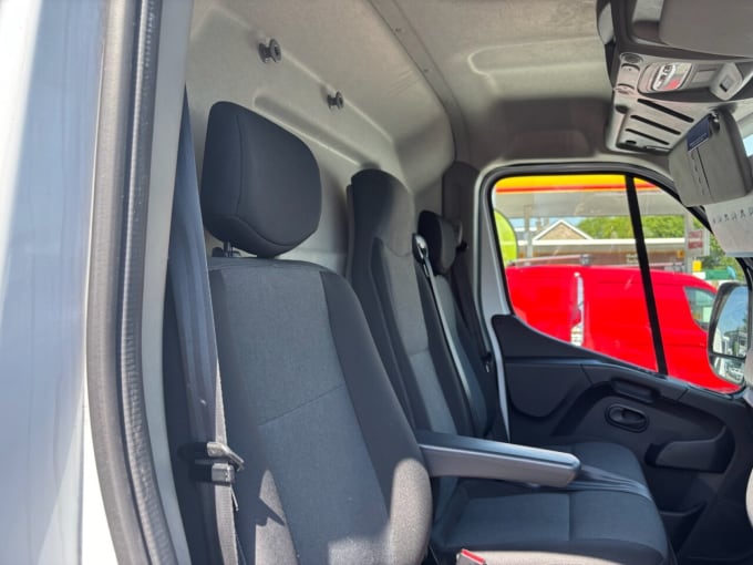 2025 Nissan Interstar