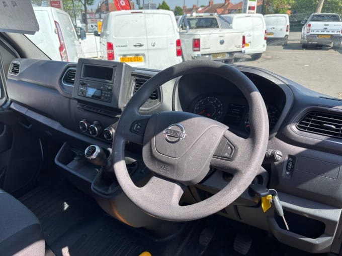 2025 Nissan Interstar