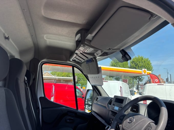 2025 Nissan Interstar