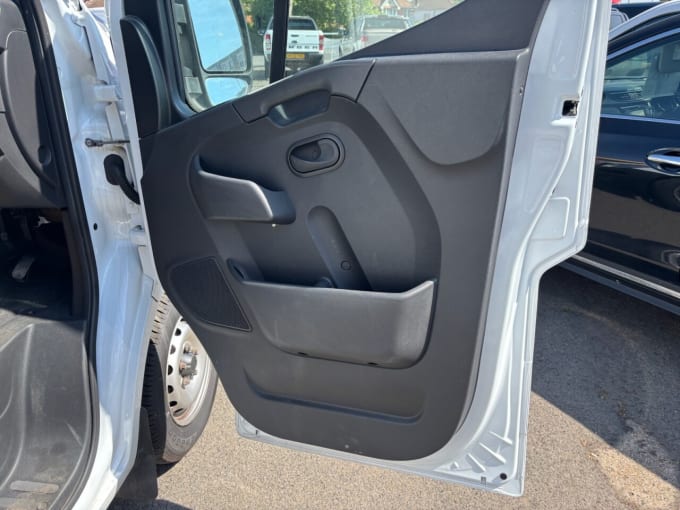 2025 Nissan Interstar