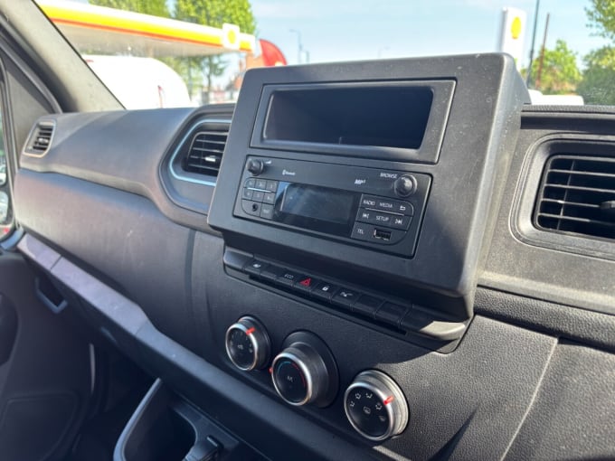 2025 Nissan Interstar