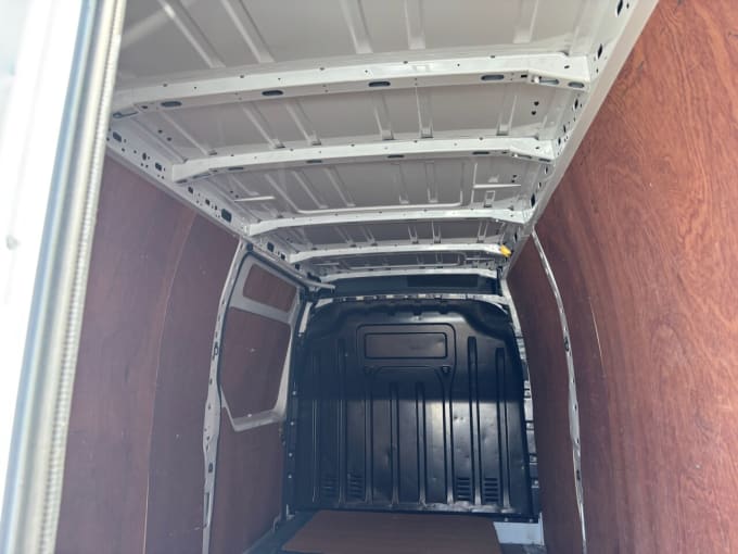 2025 Nissan Interstar