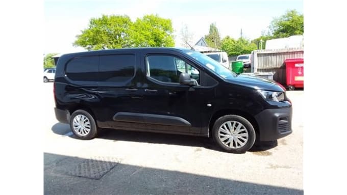 2025 Peugeot Partner